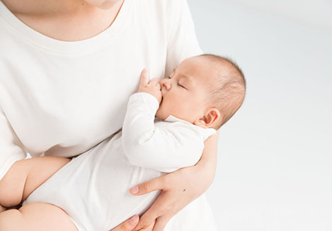 Advanced Maternal Age (42y) Case: Micro-Stimulation Protocol & Clinical Pregnancy